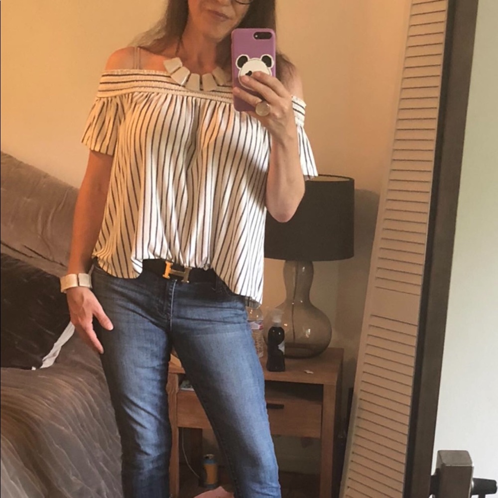 Over the shoulder flow top